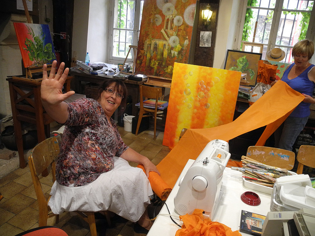 service couture de Martine Lauwerie, recyclage du land art Viking 2011 pour les tubes de Grisy-Code